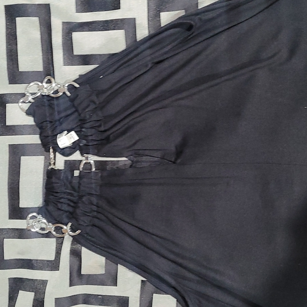 SPENSE black top with chains as shoulder straps. Small gap in front fits loosely